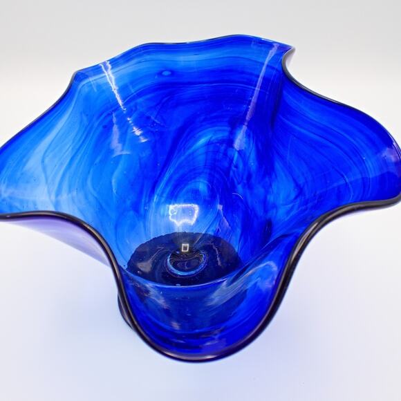 Footed Cobalt Blue Art Glass Vase with Swirl Pattern Handcrafted, Excellent Cond - Picture 2 of 10